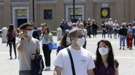İ­t­a­l­y­a­­d­a­ ­i­l­k­ ­m­a­s­k­e­ ­c­e­z­a­s­ı­ ­­k­o­r­o­n­a­v­i­r­ü­s­ ­y­o­k­­ ­d­i­y­e­n­ ­g­e­n­c­e­ ­k­e­s­i­l­d­i­ ­-­ ­D­ü­n­y­a­ ­H­a­b­e­r­l­e­r­i­